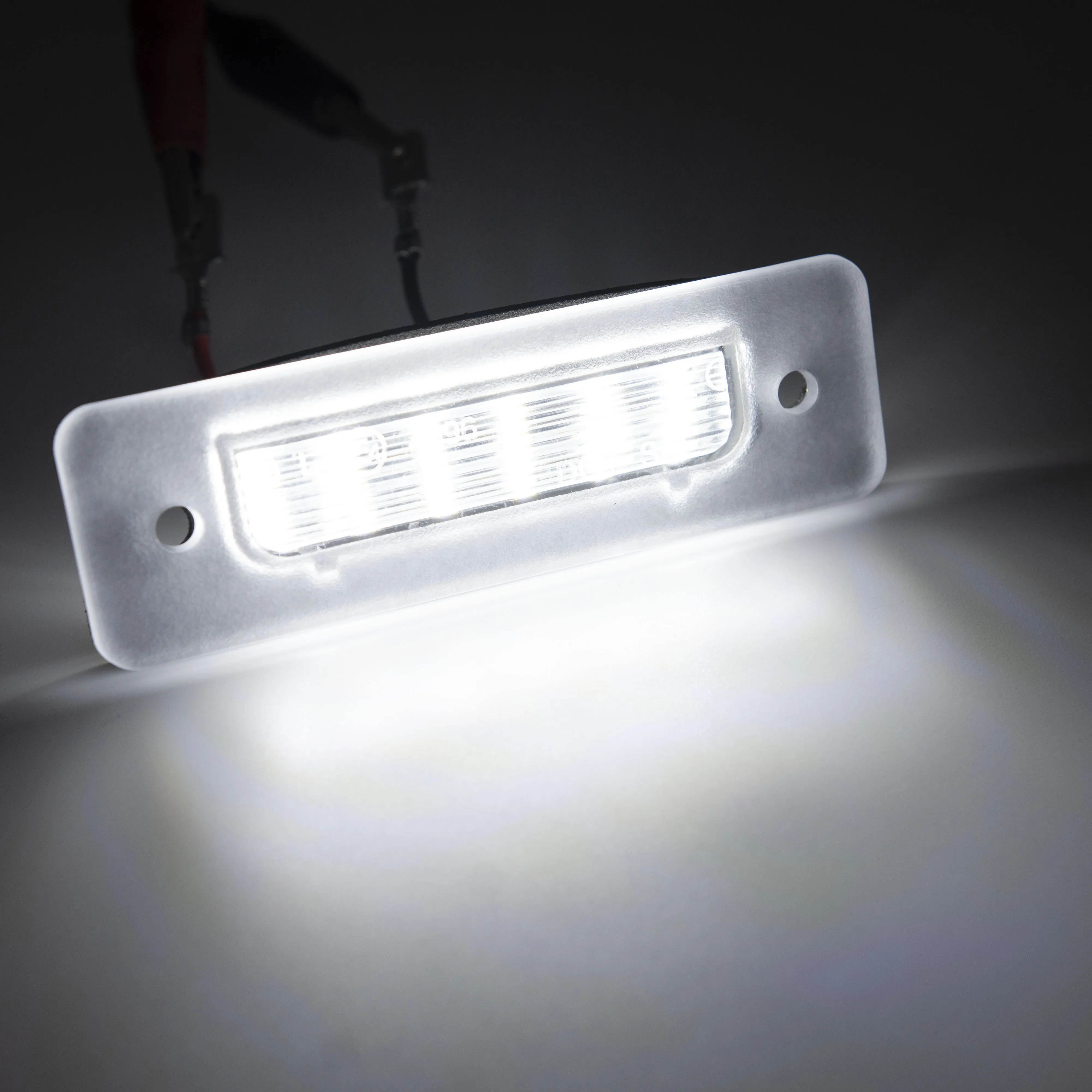 Picture 3: 2pcs Canbus Led License Number Plate Light for BMW E30 1981-1994 E12 E28 E24 E23 M1 E26 Z1 Roadster Car Tail Light Accessories