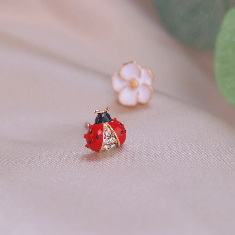 New Korean Trendy Cute Little Ladybug Stud Earrings for Women Girls lovely Animal Flower Asymmetric Earrings Party Jewelry Gifts