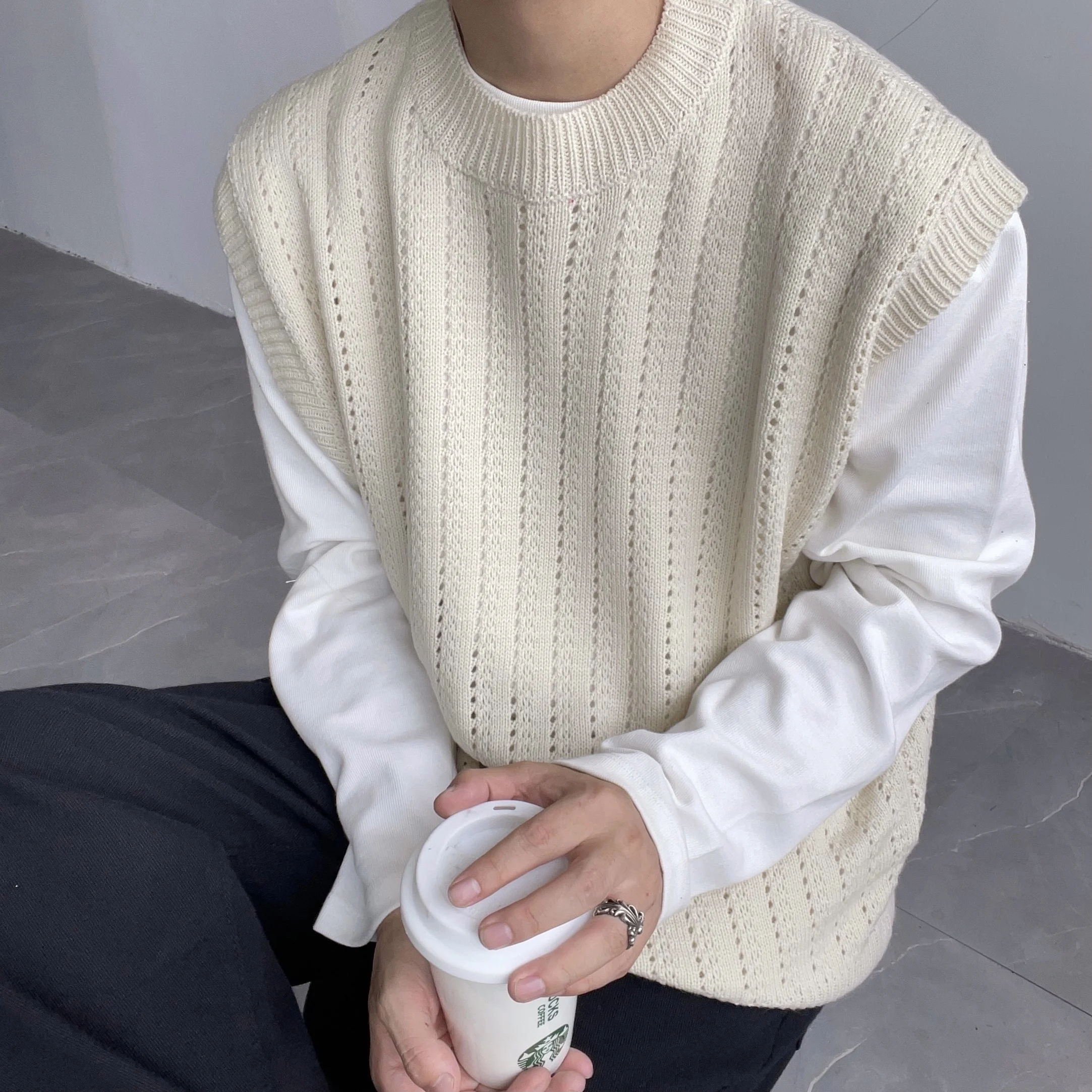 

2021 autumn and winter men's stitch-eye texture fabric vest sweater new trend knitted vest loose top