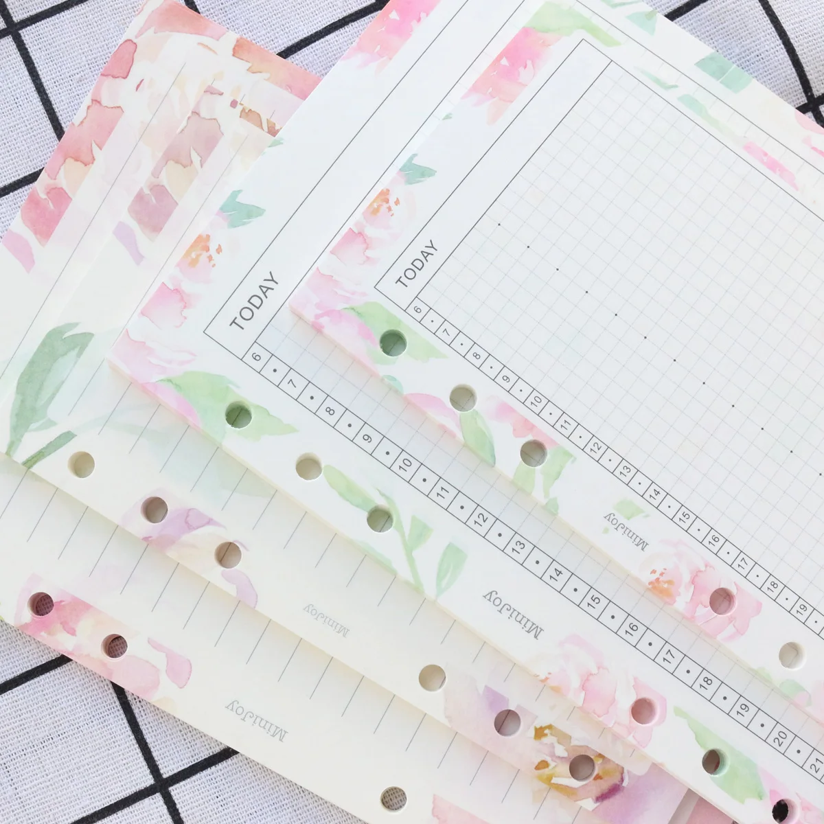 Domikee New cute candy flower 6 holes filling inner paper sheets for binder spiral notebooks stationery:line daily planner A6A5