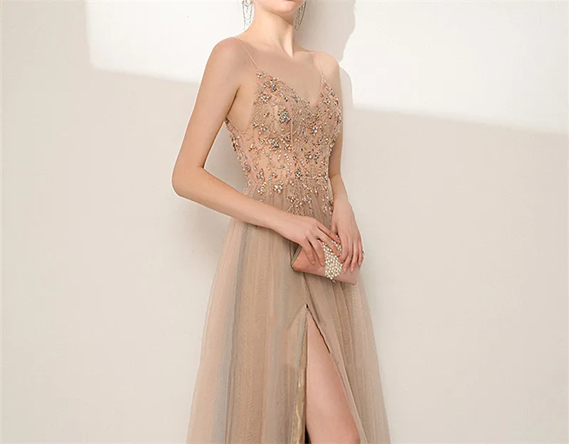 Champagne Prom Dress 2021 Nieuwe Split A-lijn Floor Lengte Spaghettibandjes Illusion Kralen Top Avondjurk Платья Знаменитостей