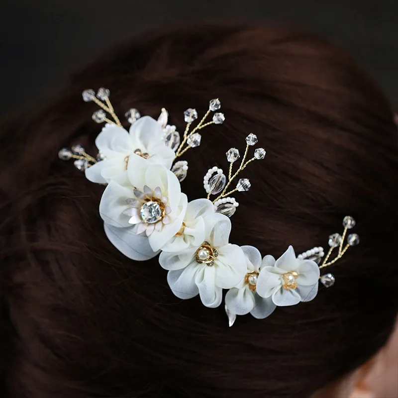 Biała przędza jedwabiu kwiat z mały kryształ koraliki Hairwear Haircomb Bridal przędza kwiat dziewczyna Hairwear EA