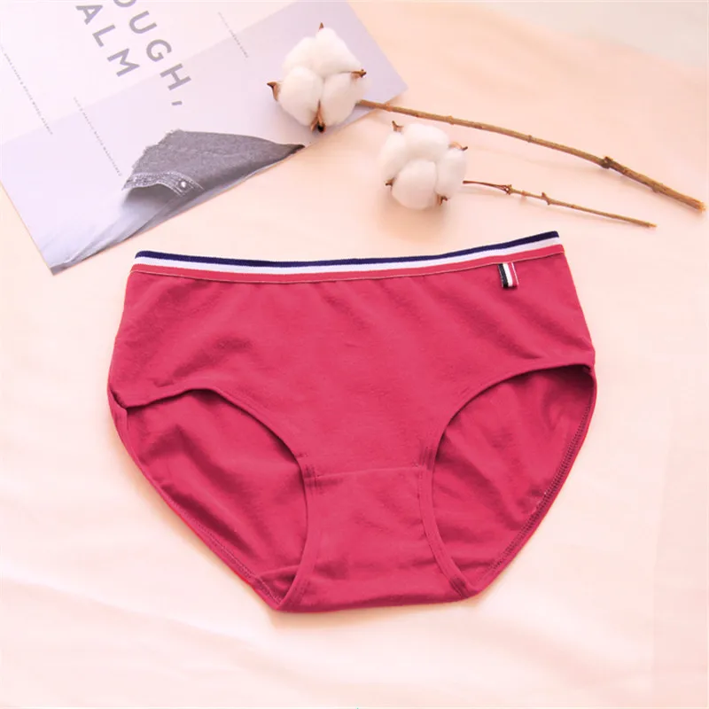 Hot Selling 1pc/lot Girl Panties Cotton Package Hip Triangular briefs Women\'s Underwear  Pure Color Waist