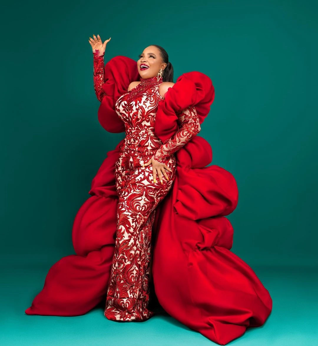 Unikalna konstrukcja Suknie wieczorowe Koronkowe aplikacje Z długim rękawem Party Wear Sukienka na studniówkę Suknia wizytowa z odpinanym trenem