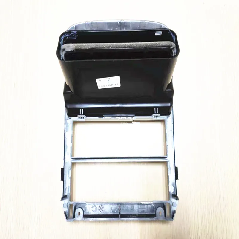 Suitable for Peugeot 307 Central Air Dsit Fascia instrument panel air outlet intermediate air-conditioning air outlet 8231CS