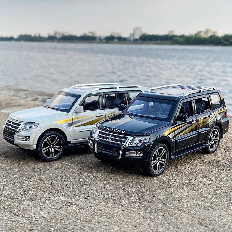 1:32 Mitsubishi PAJERO SUV Alloy Car model Diecasts & Toy Vehicles Sound and light Car Toy Model Collection Gift