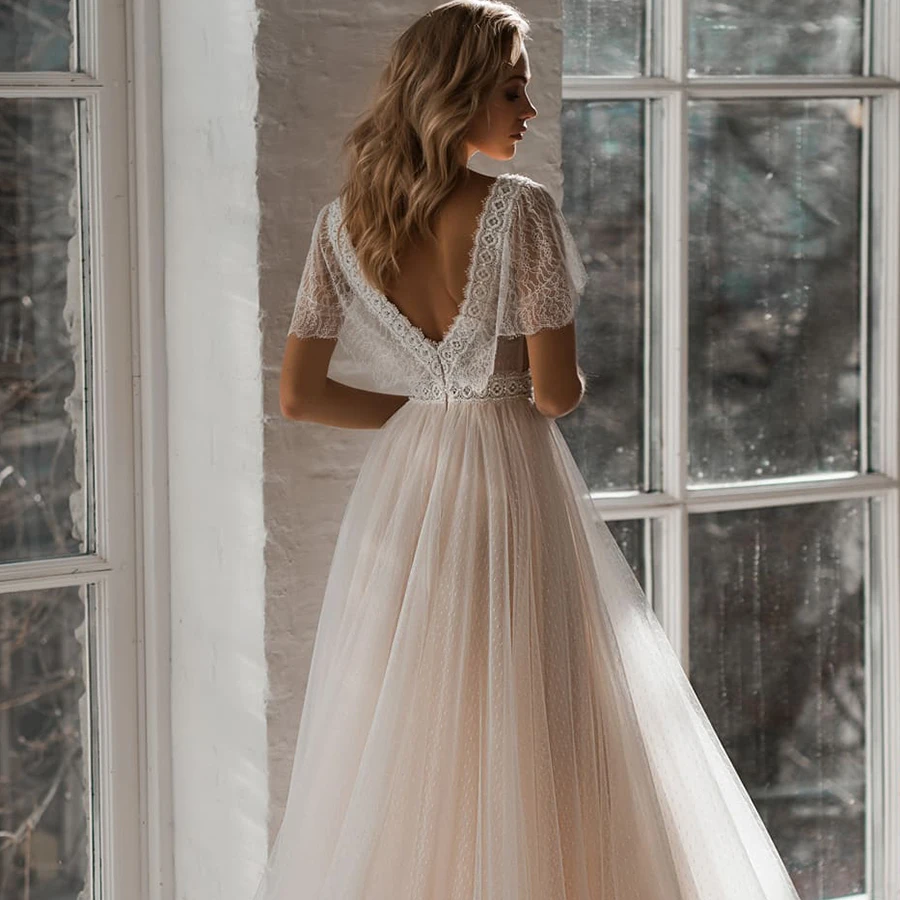 Robe de mariée en dentelle avec col en V profond, tulle à pois, sur mesure, manches courtes flottantes, coupe basse, dos nu, plage, robe de patients princesse Boho