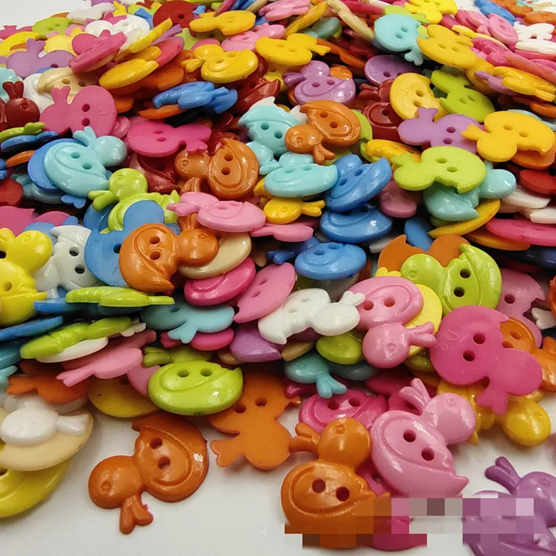 100 pcs 18*20mm Duckling Cartoon Plastic Buttons Children\'s Dolls Sewing Accessories DIY Scrapbooking Crafts Mixed Color