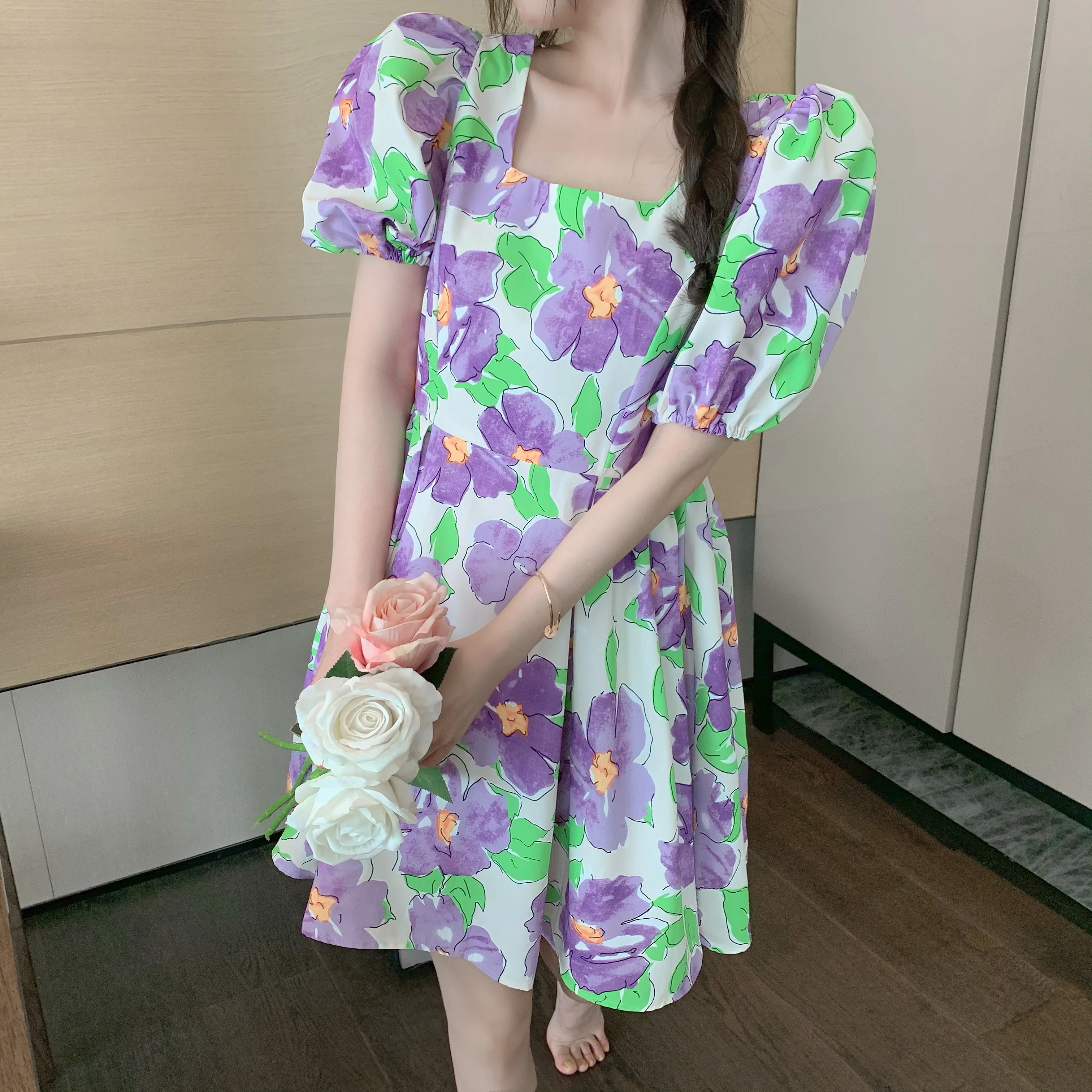 

Женское винтажное приталенное платье, короткое плиссированное платье с цветочным принтом, высокой талией, квадратным вырезом и пышными рукавами в стиле ретро, лето 2021