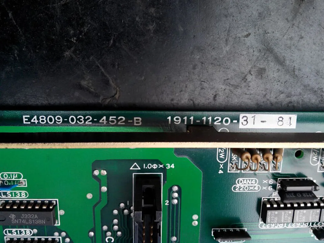 اللوحة E4809-032-452-B 1911-112 بحالة جيدة