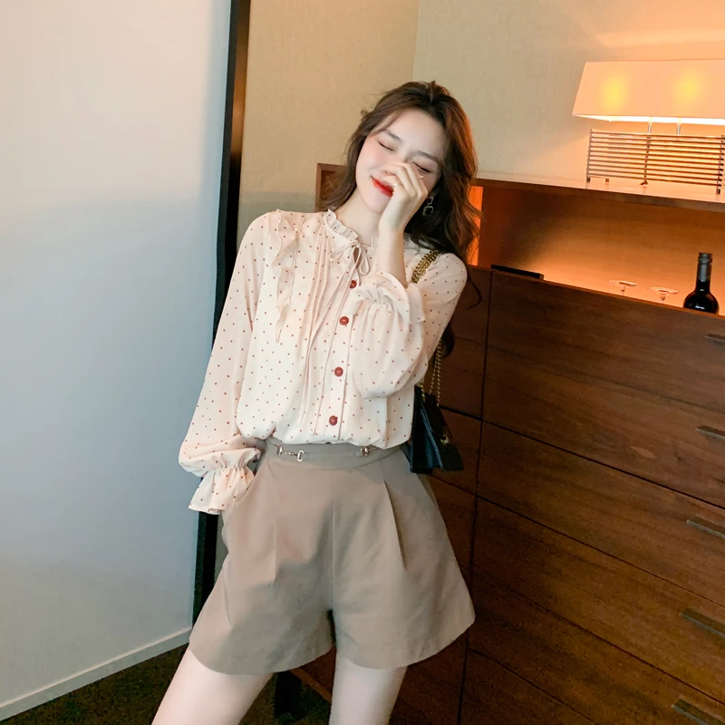 Top Femme 2021 Musim Semi Baru Titik Gelombang Kemeja Korea Fashion Wanita Sifon Kemeja Top Renda Kerah Berdiri Busur Kelopak lengan Blus