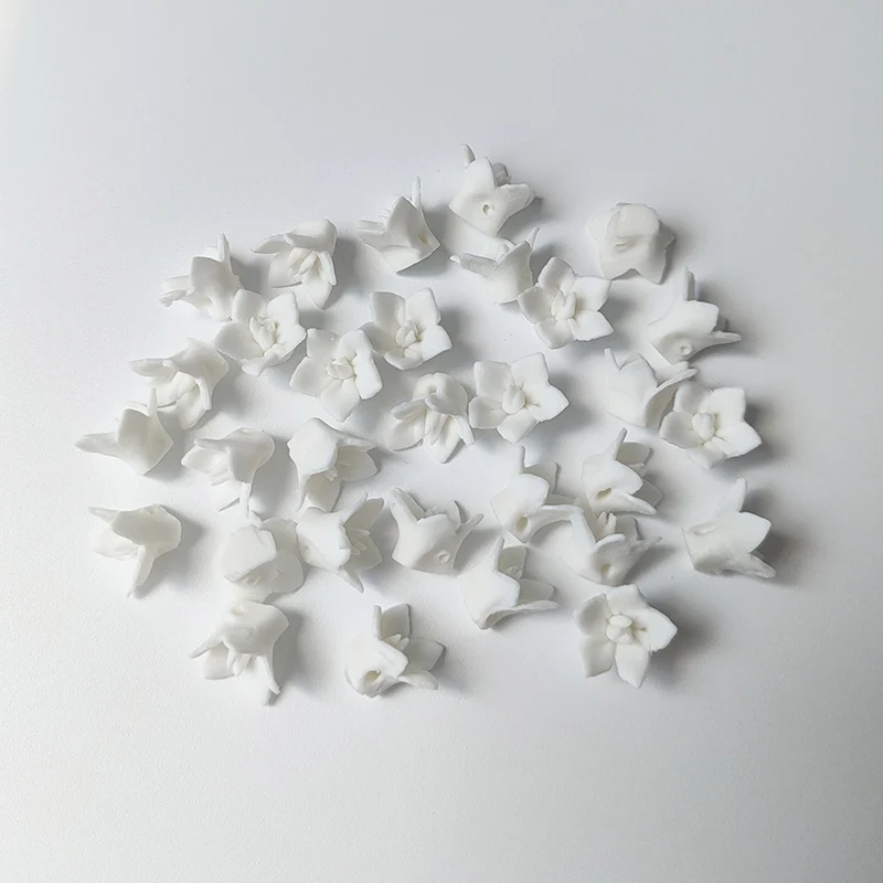 20pcs fiori in ceramica a fondo piatto di colore bianco per gioielli da sposa accessori fai da te orecchini in porcellana floreale