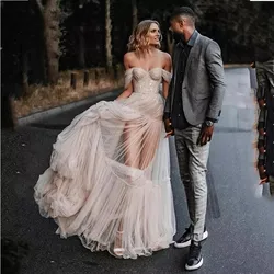 Boho Beach Wedding Dresses Off the shoulder Lace Appliqued Bridal Gowns Sleeveless Illusion Elegant Bohemian Dress Customized