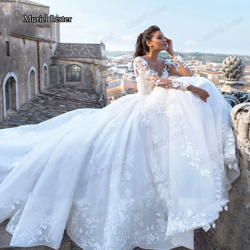 Romantico principessa Ball Gown abiti da sposa Plus Size Illusion O Neck Appliques sposa matrimonio festa formale abiti da sposa Tailore