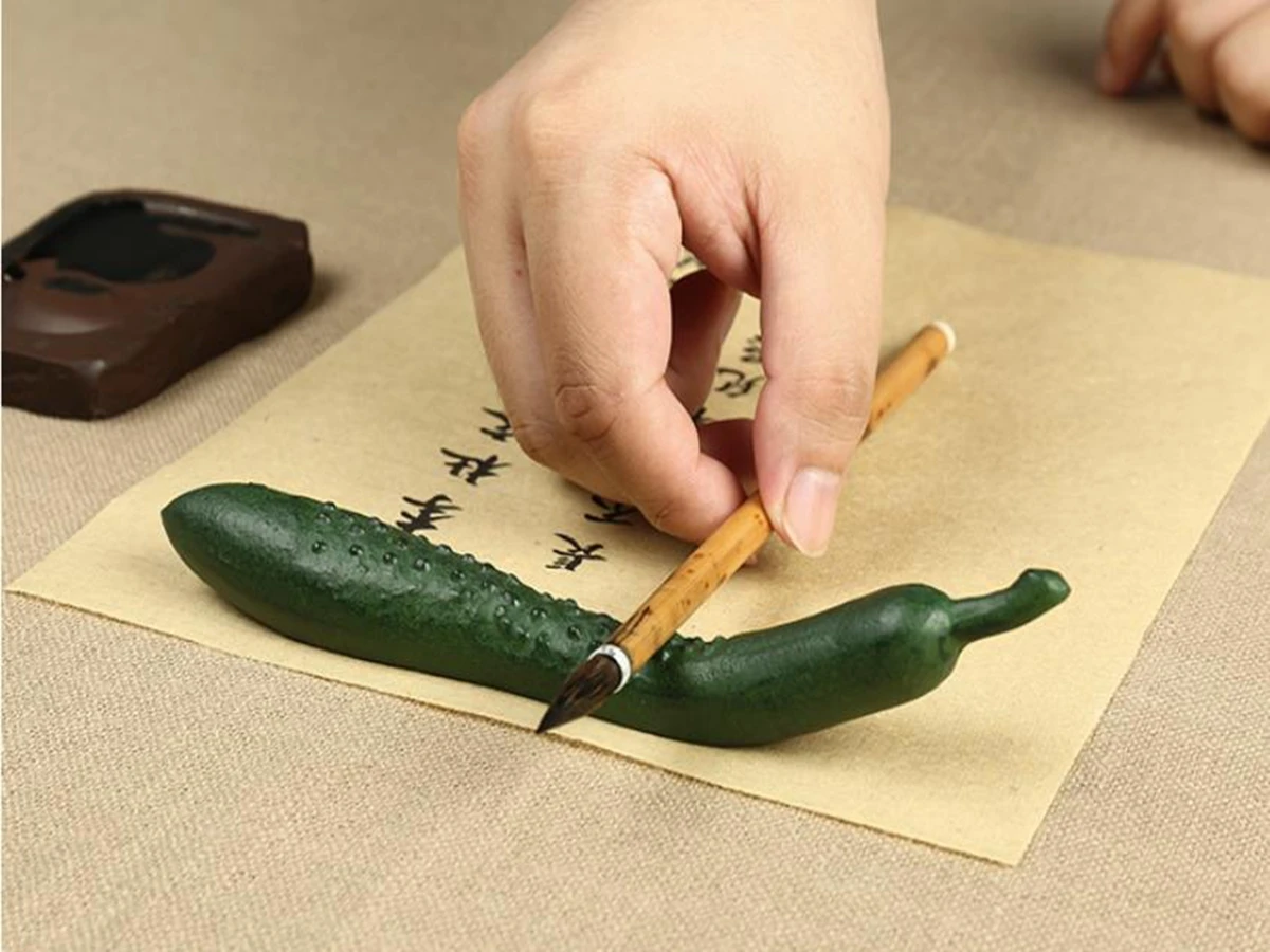 1pc Japanese Iron Shape Cucumber Paperweight Brush Rest Calligraphy Painting Pen Holder Tool