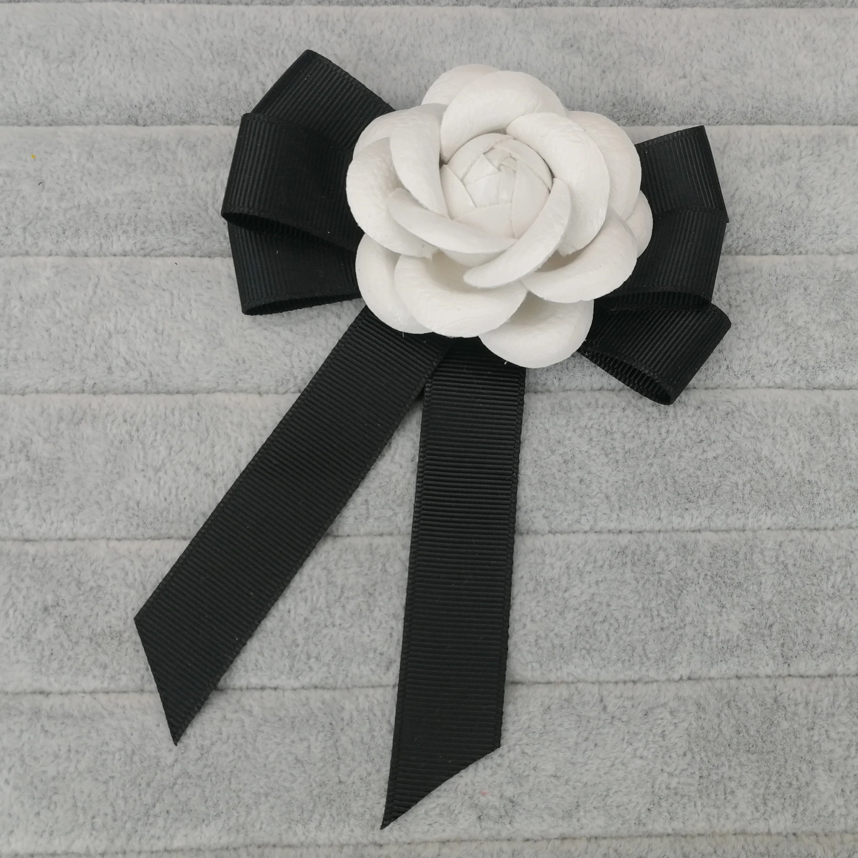 Black Bowtie Ribbon Bow Brooch Collar Necktie Accessories Fashion Camellia Flower Brooches for Women Cloth Art Dresses Accessory