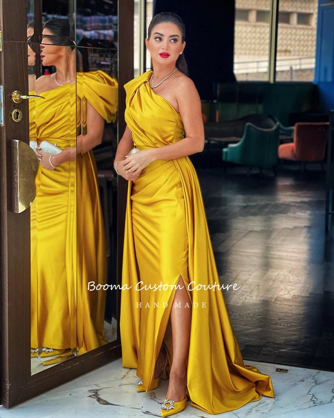 Booma amarelo cetim árabe vestidos de noite um ombro drapeado sobresaias vestidos de celebridade fenda lateral longo formal vestidos de noite