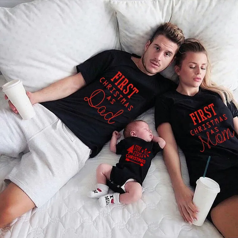 1pc First Christmas As Mom Dad T-shirt Funny Family Matching Tshirts Mommy Daddy Baby Short Sleeve Black T Shirt Clothes