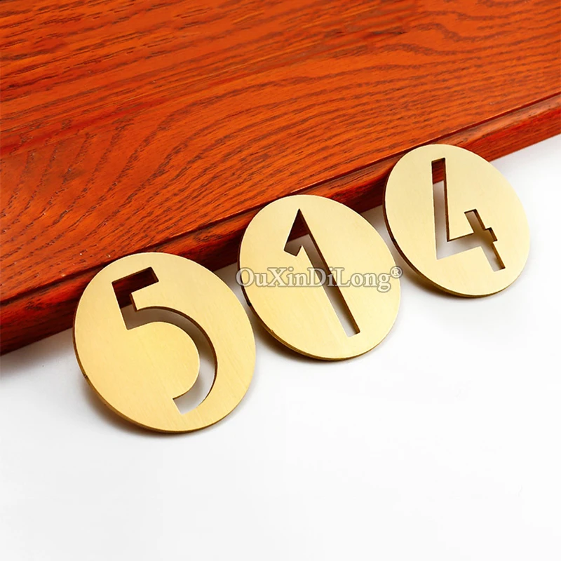 

1 шт., чистая латунь, круглые номера дома, цифровые 0 ~ 9 дверей, алфавит, стрелка, настенный декор, вилла, отель, дверные таблички, таблички с номерами дома и отеля