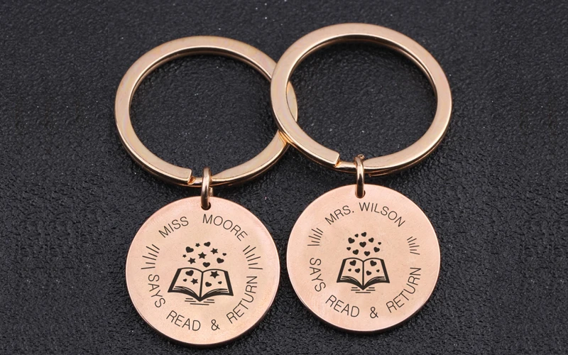 2Personal computer custom key chain fashion key book record reads the pretty good bag charm key car label to the present person.