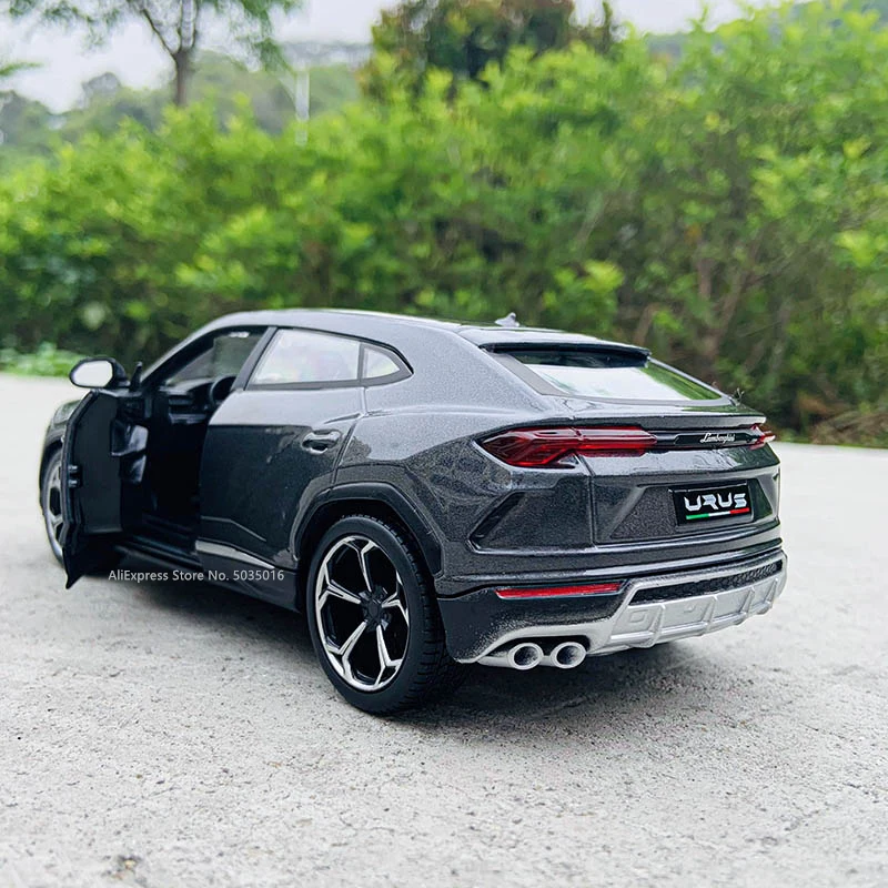 Maisto 1:24 Lamborghini URUS gray simulation alloy car model crafts decoration collection toy tools gift