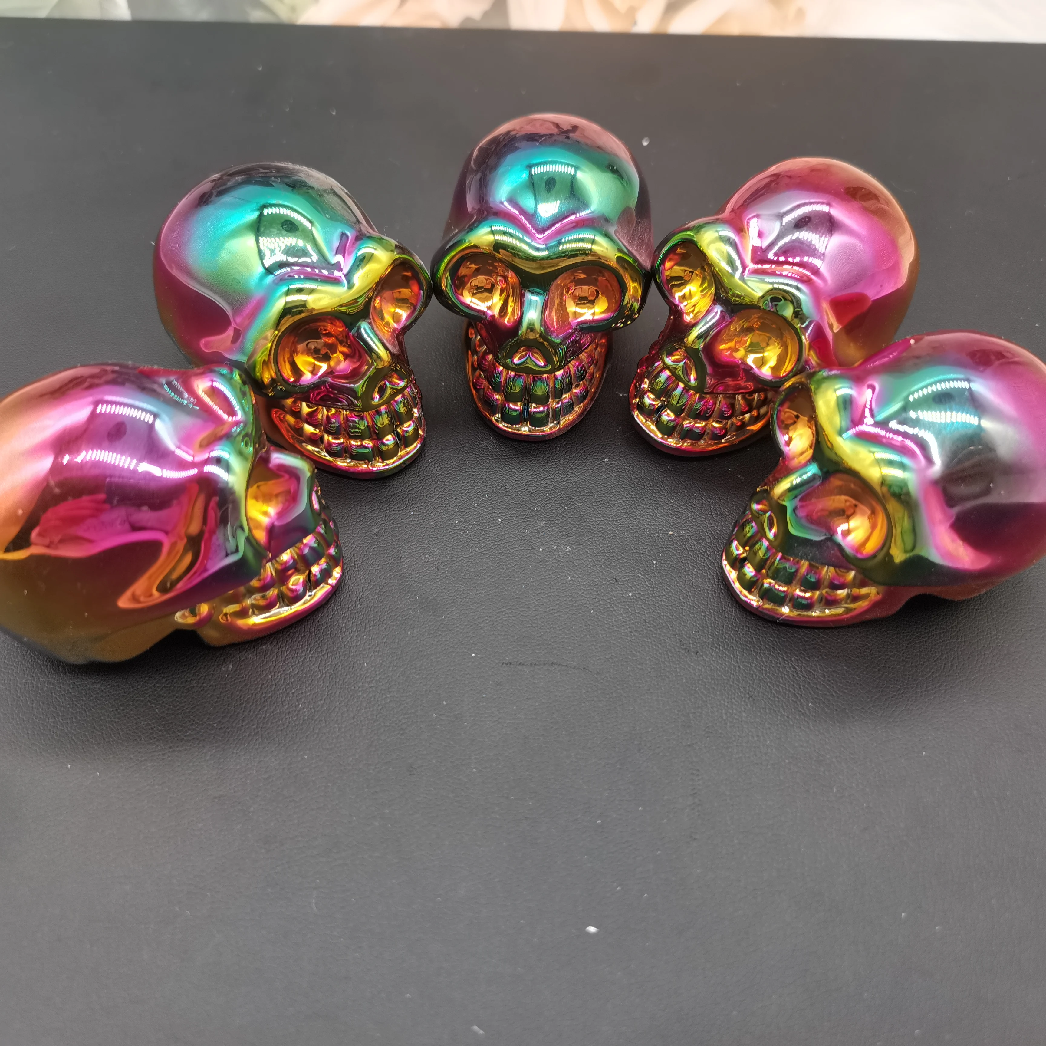 Angel Aura Stone Skull Rainbow Electroplating Crystal Good Carved Reiki Healing Home Decoration Random Delivery 5pcs