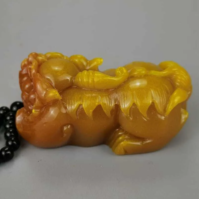 China Imitate Shoushan Stone Hibiscus Stone Hand Carved Animal Pixiu Kirin Pendant Decoration Statues et Sculptures Amulet