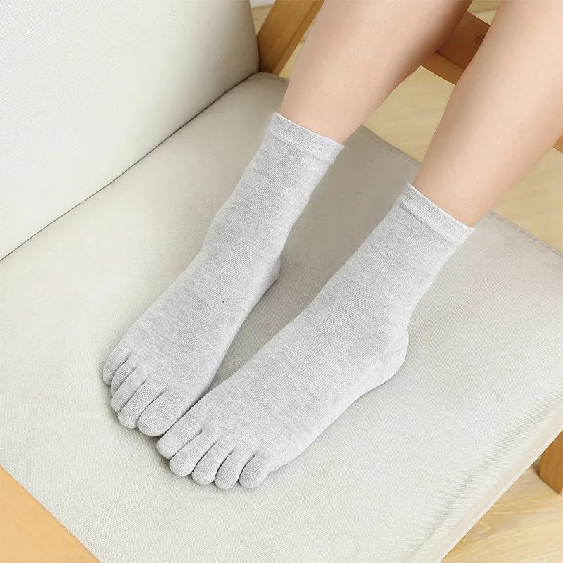 5 Pairs Women's Casual Harajuku Toe Socks Soft Cotton 5 Fingers Four Seasons Sweat-absorbing Solid Black White Socks with Toes