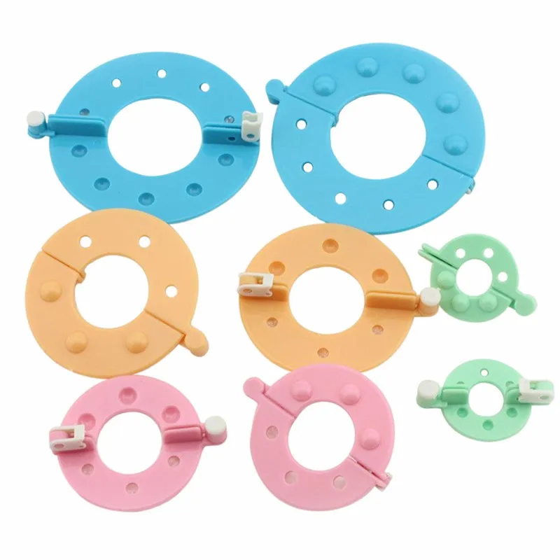 

8Pcs Plastic Pom Pom Maker Set Clover Fluff Ball Weaver Needle Craft Knitting Tool DIY Sewing Tools in Random Color with 4 Sizes