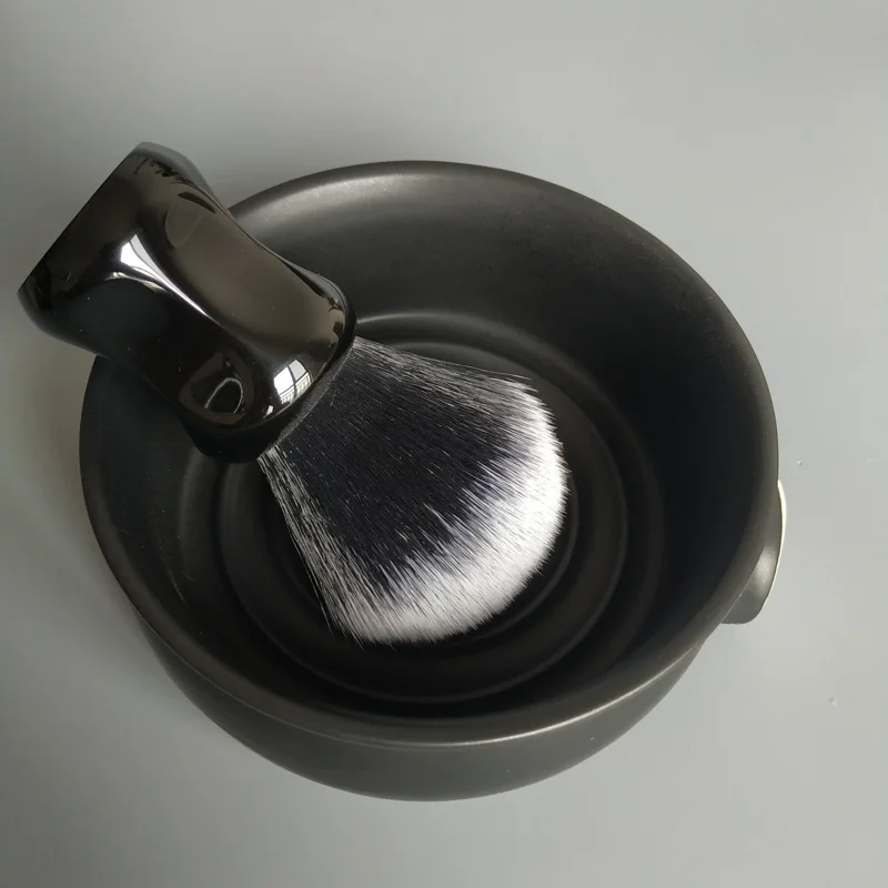 brocha-de-afeitar-dscosmetic-de-pelo-sintetico-tipo-tuxedo-de-26-mm-con-mango-de-resina-negra