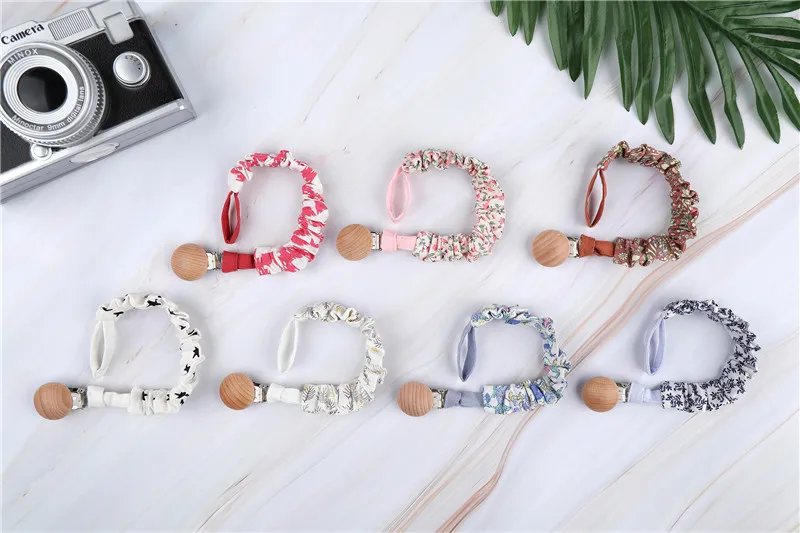 Hot Sale Personalised Baby Cotton Linen Pacifier Chain Beech Wood Clip Infant Teething Toys Holder For Nipples Baby Teether