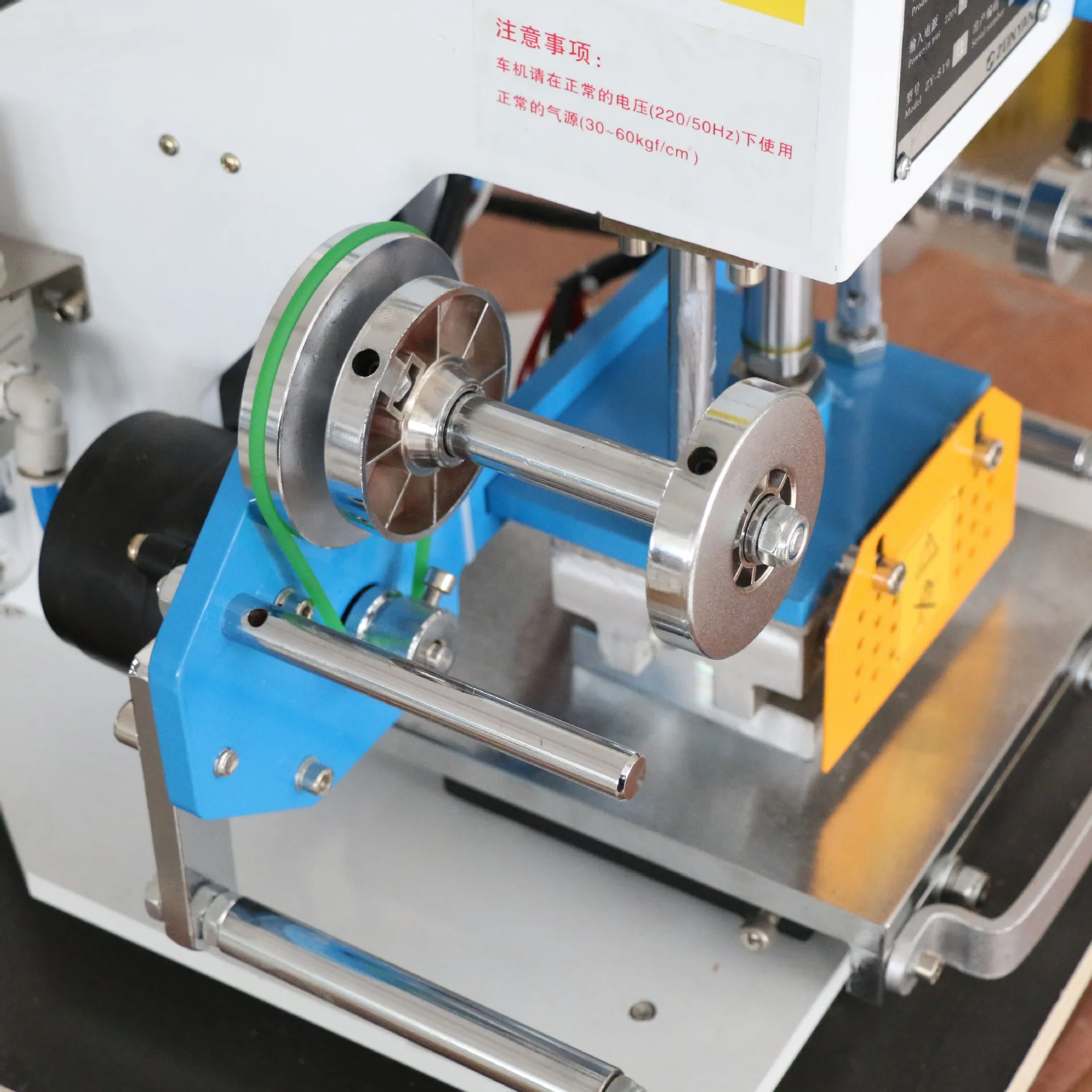 Pneumatico Macchina di Stampaggio A Caldo Automatico Rotolo di Carta Può Essere Stampato a Caldo del Marchio Multi-funzione di rientro Stampa A Caldo del LOGO