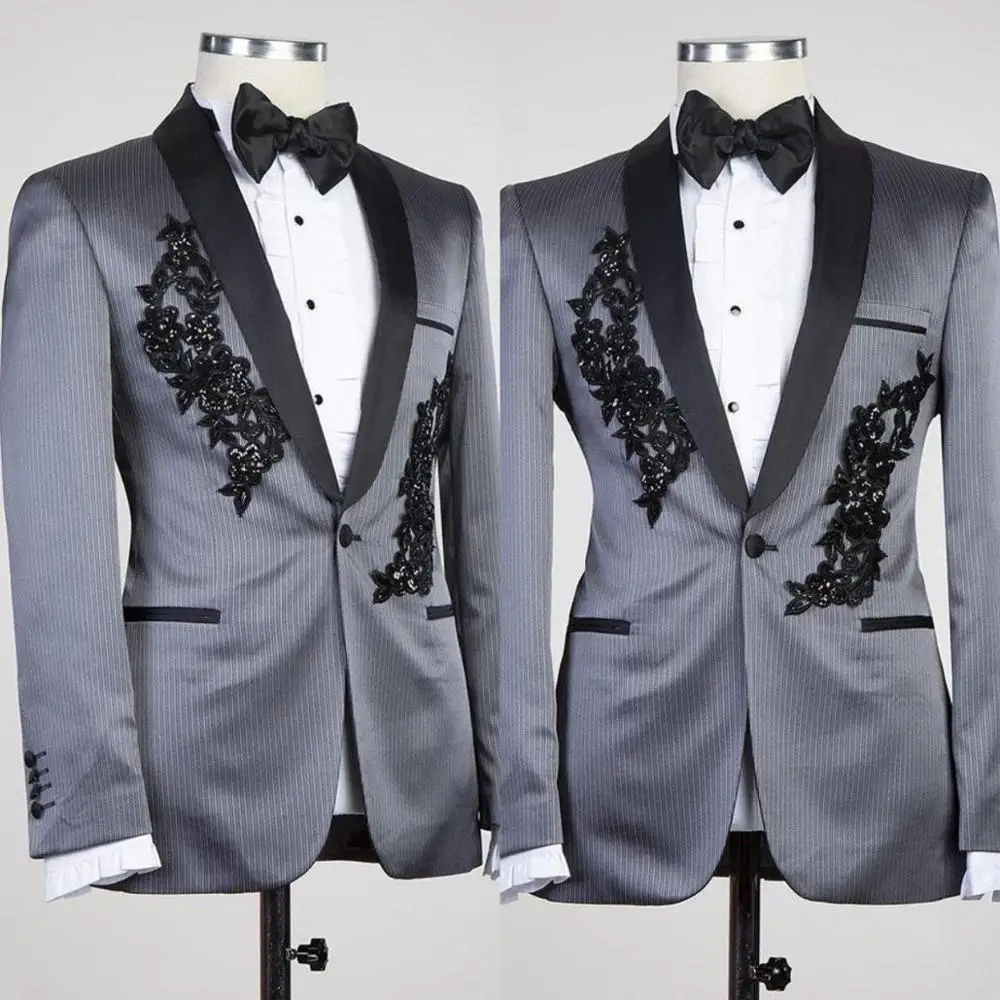 2020เงินสีเทาMens Tuxedosลูกไม้Appliqued Pinstripeเสื้อเดี่ยวหนึ่งปุ่มเจ้าบ่าวเจ้าบ่าวชุด