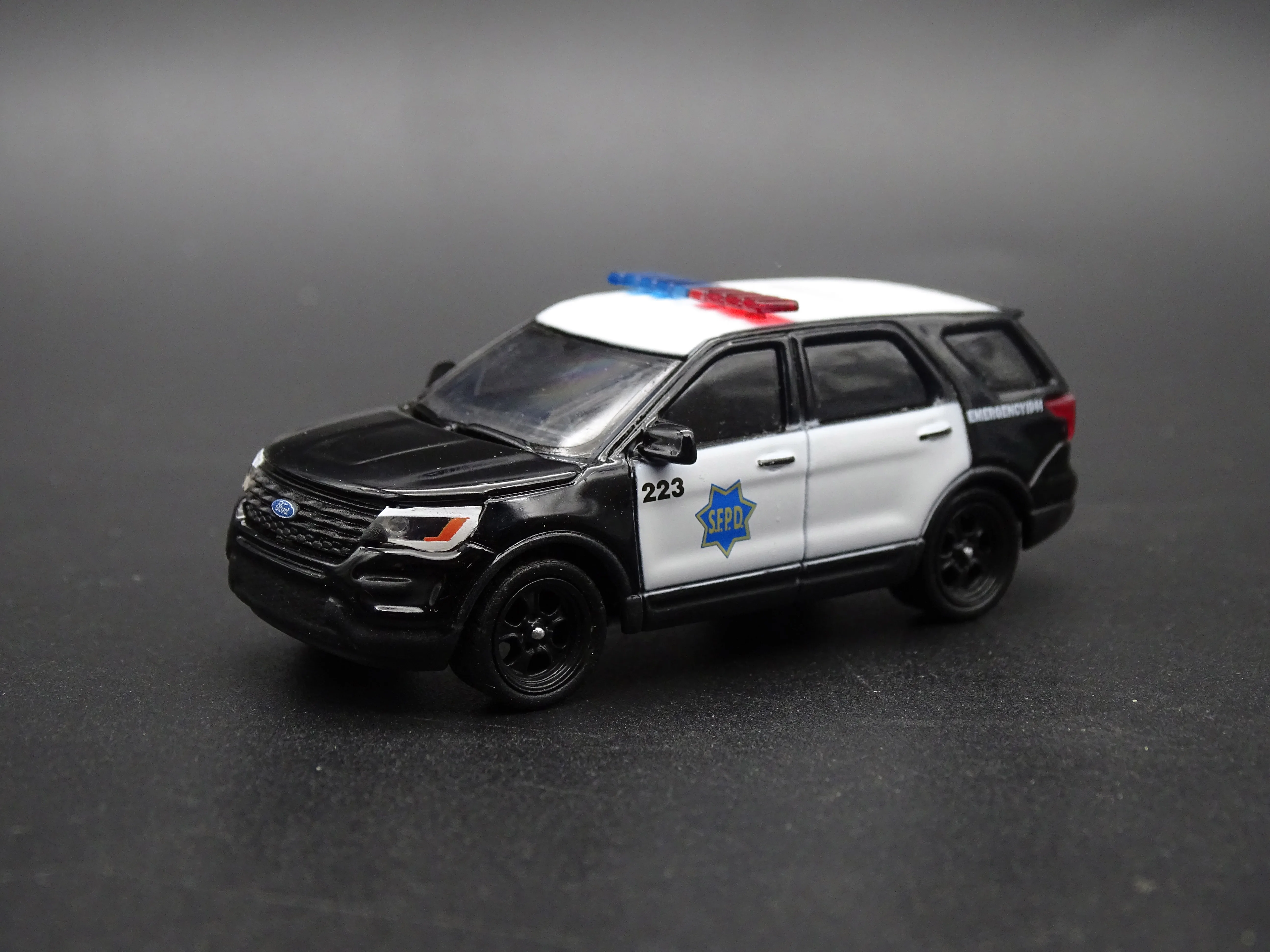 

1/64 GREENLIGHT Ford explorer 2016 San Francisco Police Paint limited edition Collection of diecasting aolly refitted car model