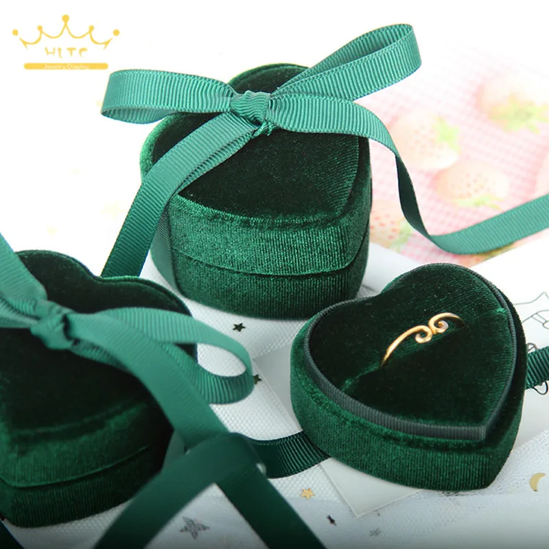 Dark Green Heart-shaped Jewel Box Quality Corduroy Ring Box Lover Ring Box Locket Packaging Boxs for Business Display Box