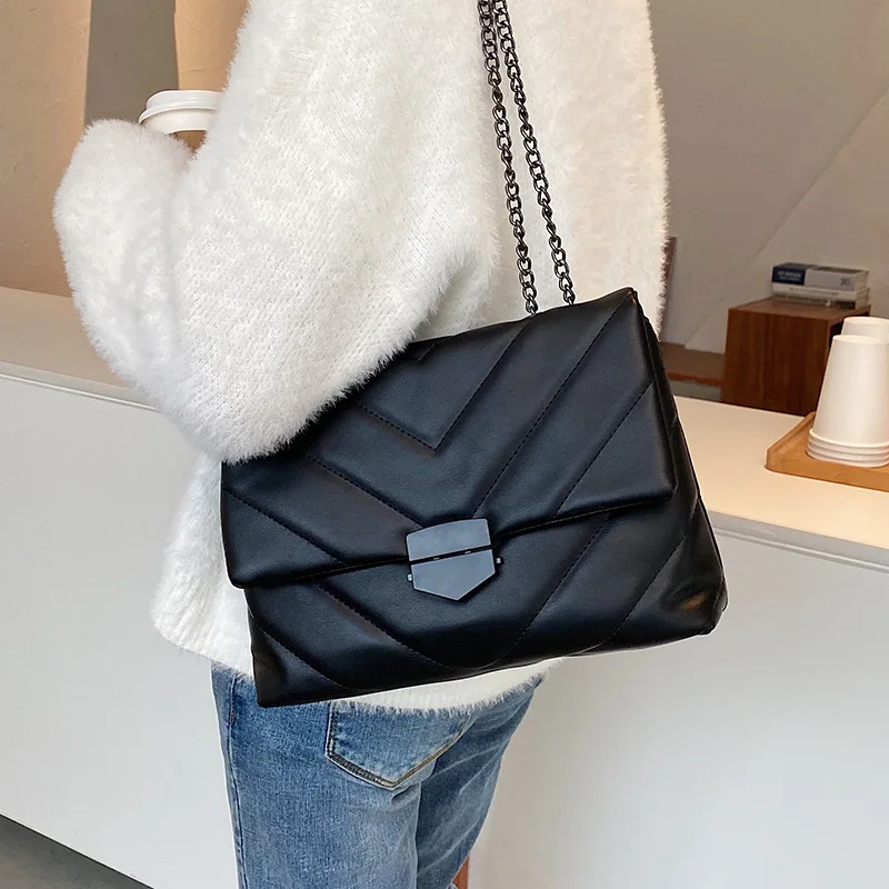 Luxury Chains Shoulder Bag For Women PU Leather Flap Armpit Bag Simple Crossbody Bag Designer Messenger Bag Lady Handbag Bolso