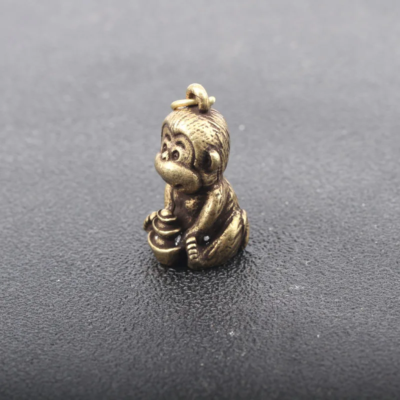 Antique Brass Monkey Holding Ingot Decoration Accessories Copper Chinese Zodiac Monkey Pendants for Keychains Craft Car Keyrings
