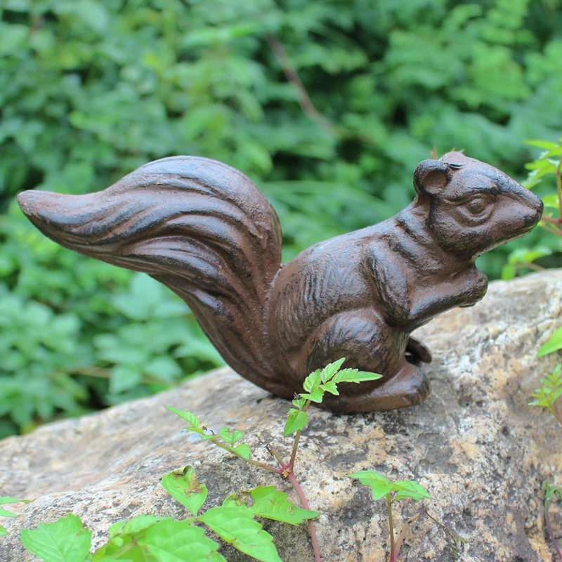 Vintage Rustic Cast Iron Squirrel Statue Home Garden Decor Heavy Retro Squirrel Figurines Handmade Solid Squirrel Sculpture