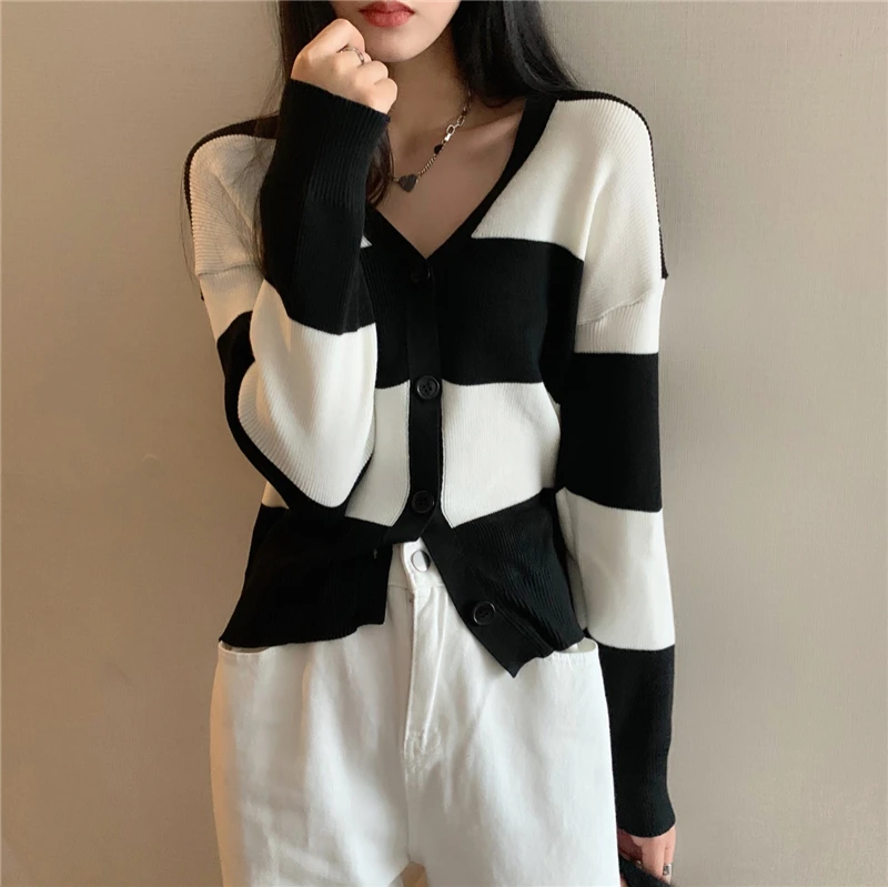 

Women's Vintage Knitting Cardigan Striped Pattern V-Neck Long Sleeves Single Breasted Women Cardigans Autumn Winter 2021