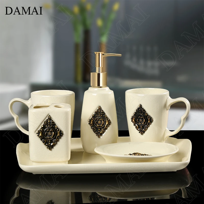 

Creativity Relief Carved Bathroom Accessories Set Ceramic European Vintage Cracked Glaze Home Four Pieces Shower Accessories