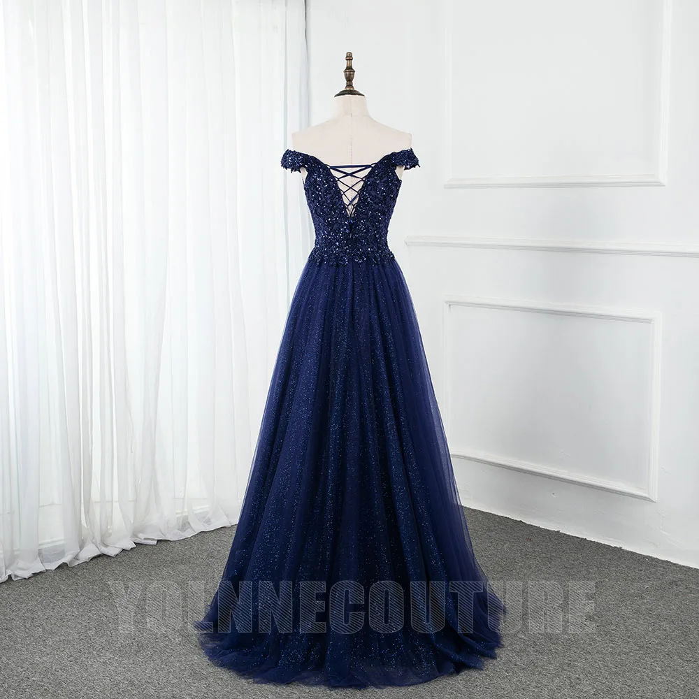 Gaun Prom Panjang Biru Navy YQLNNE Gaun Pesta Seksi Manik Applique Bahu Terbuka Gaun Malam Bagian Belakang Berenda Tulle Glitter