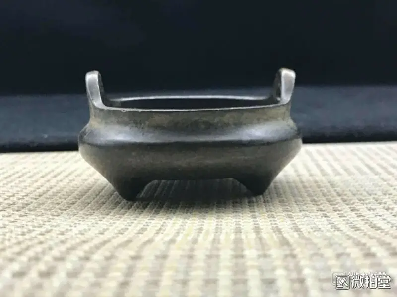 China Recycling old Pure copper Xuande Mini Three-legged Small incense burner