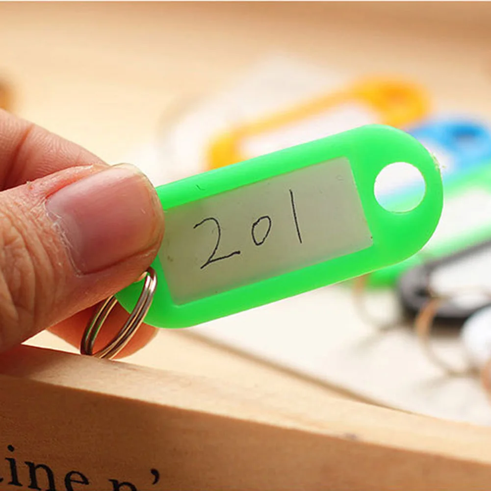 キーホルダー用のさまざまな色のプラスチック製ラベル,20/40ピース/ロットミックス,キーリング付きの名前タグ