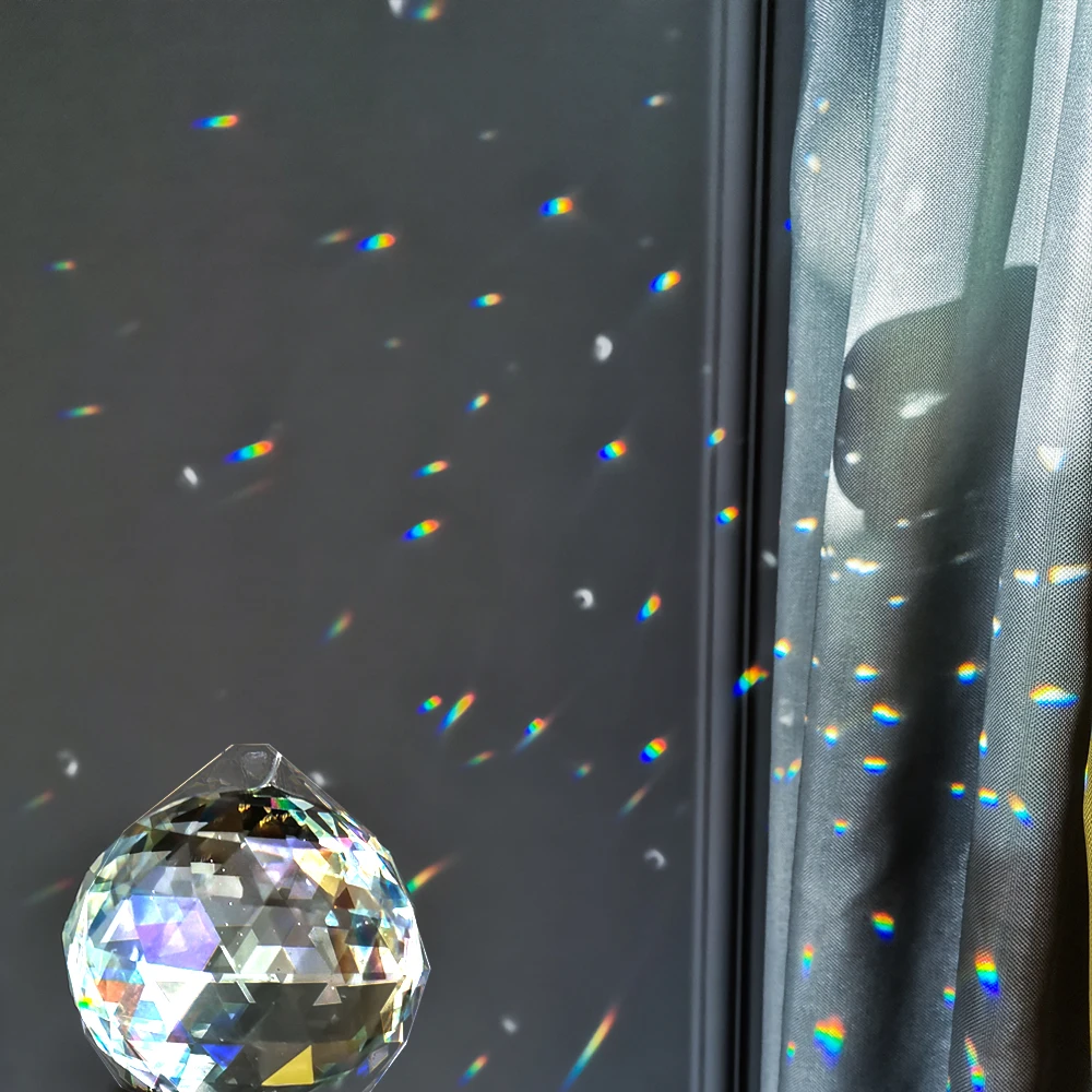 Imagem -02 - Bola de Cristal Transparente Prisma Sun Catcher Arco-íris Pingente Fabricante Prisma de Cristal Pendurado Pingente Prisma de Grânulo de Iluminação 30 mm