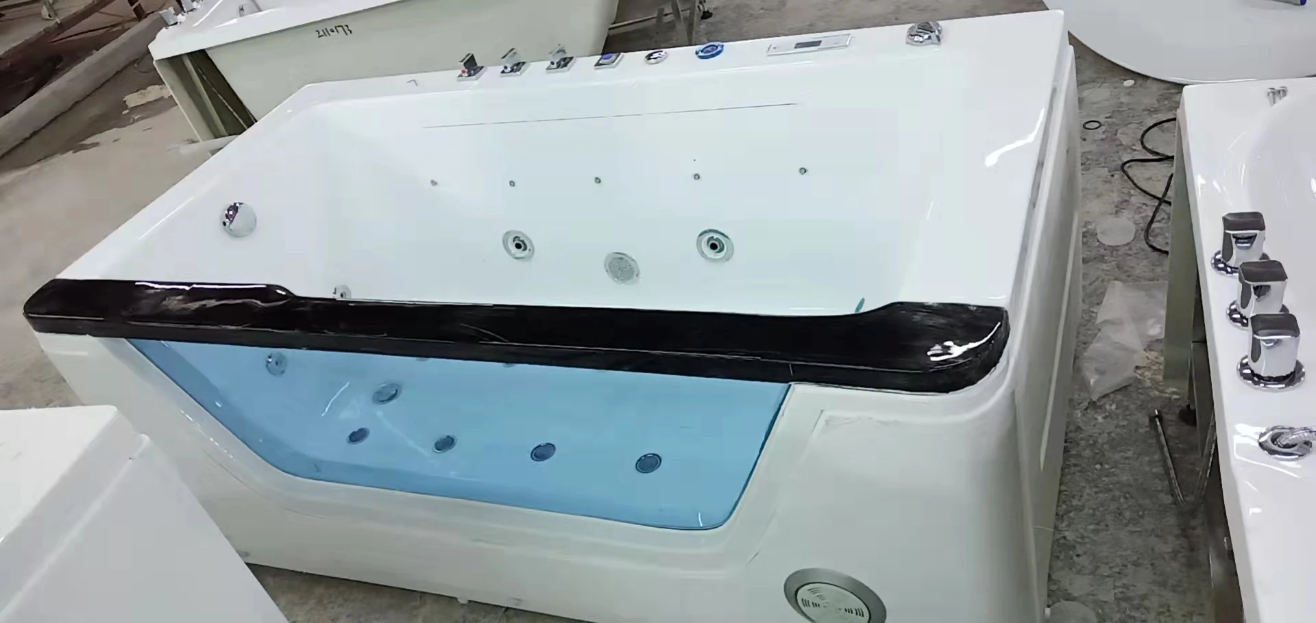 

1700mm Fiberglass Whirlpool Bathtub Acrylic Hydromassage Surfing Massaging Hot Tub NS3021A