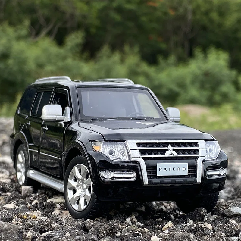 1:32 Mitsubishis PAJERO SUV modello di auto in lega diecast giocattolo in metallo veicoli fuoristrada modello di auto simulazione da collezione