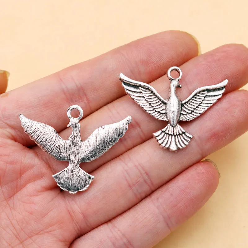 8pcs Silver Color Plated Raptor Charms Eagle Pendant Necklace Bracelet DIY Metal Jewelry Handmade Findings 33 * 28mm A2080