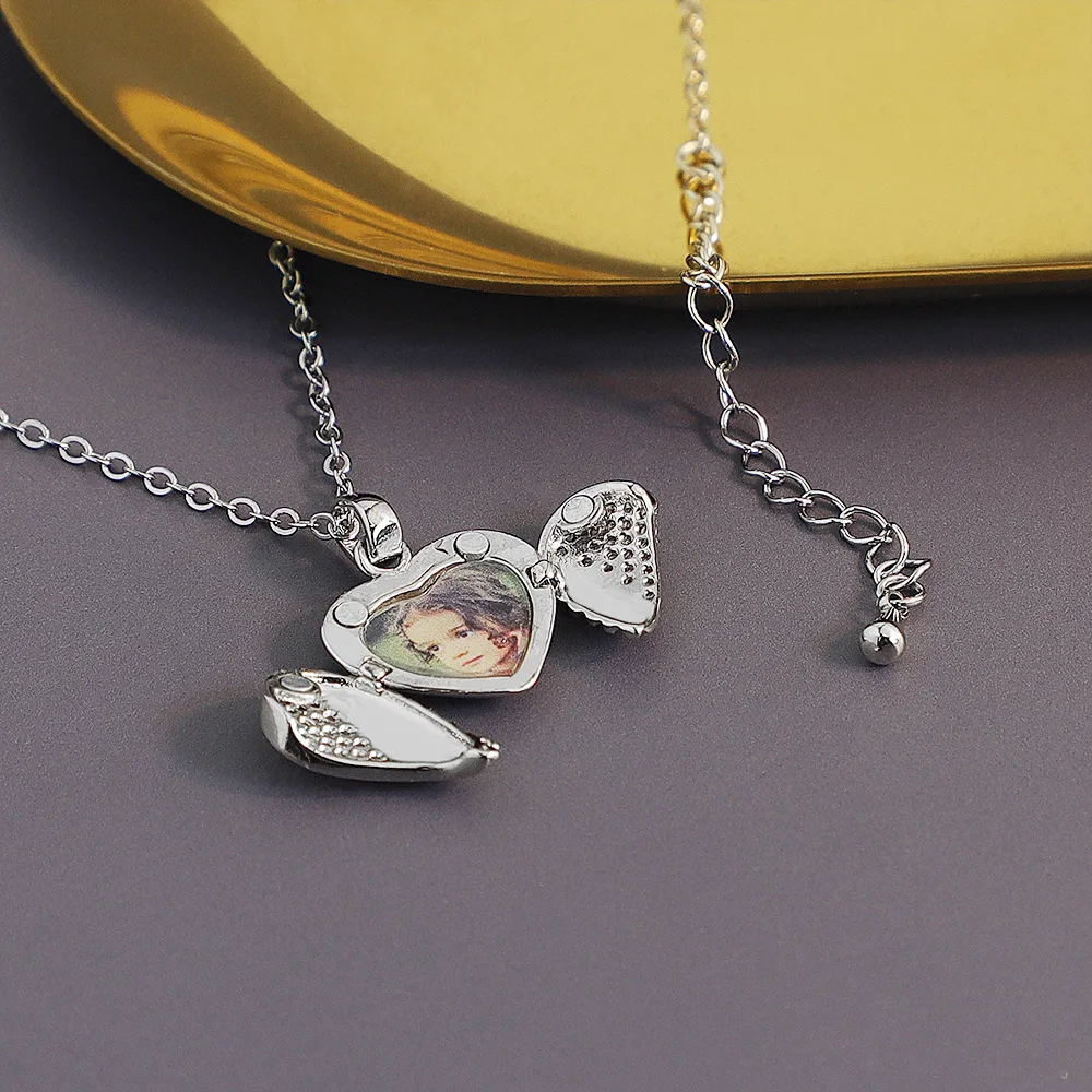 

Heart Locket Pendant Personalized Photo Necklace Engraved Message Custom Wing Memory Rhinestone Lover Couple Girlfriend Gifts