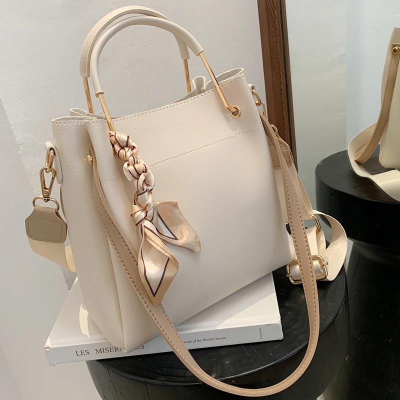 

Large Capacity Women's Handbag 2021 New Trend Fashion Shoulder Messenger Bag Solid Color Leisure Wild Portable Bucket Pack
