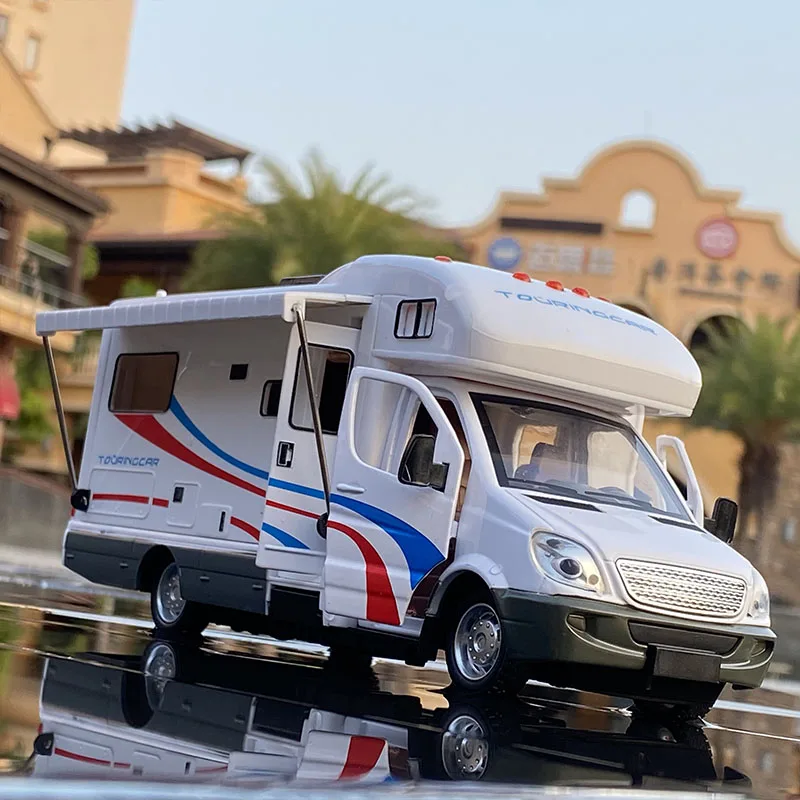 1:28 Diecast Luxe RV Recreatief Voertuig Auto Model Metalen Camper Camper Toerwagen Model Geluid en Licht Kinderen Speelgoed Gift